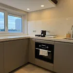 The Glamorous Chic Garden View Apart R4