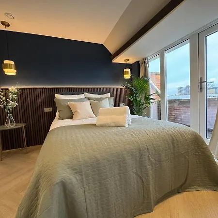 The Glamorous Chic Garden View R4 Apartment Den Haag